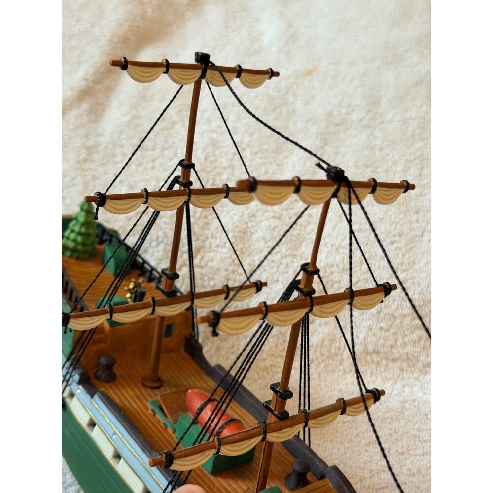 Dept 56 Heritage Village Snow Village The Emily Louise Ship Dock Lighted Set - Picture 13 of 16